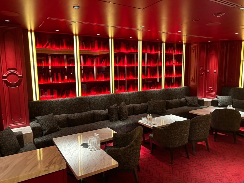 ソファ　テーブル　11点まとめ売り　赤色　クラブ　スナック　バー　カラオケ喫茶 立川市 クラブ様｜納品例｜店舗家具
