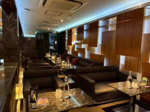 レッドシューズ （Red Shoes）