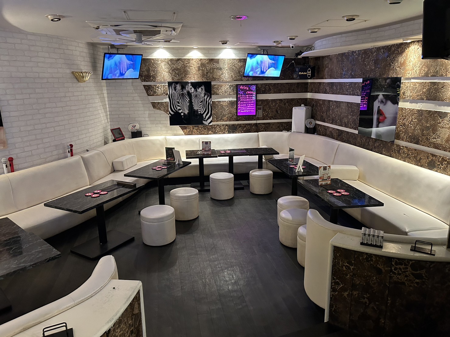 新宿歌舞伎町ガールズバー エッグ （egg） | ガールズバーバイト求人タピオカ